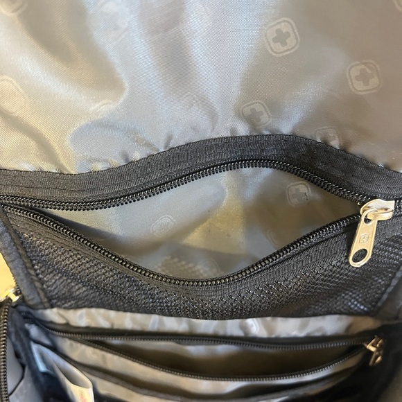 SwissGear Black Travel Toiletry Bag - Picture 9 of 12